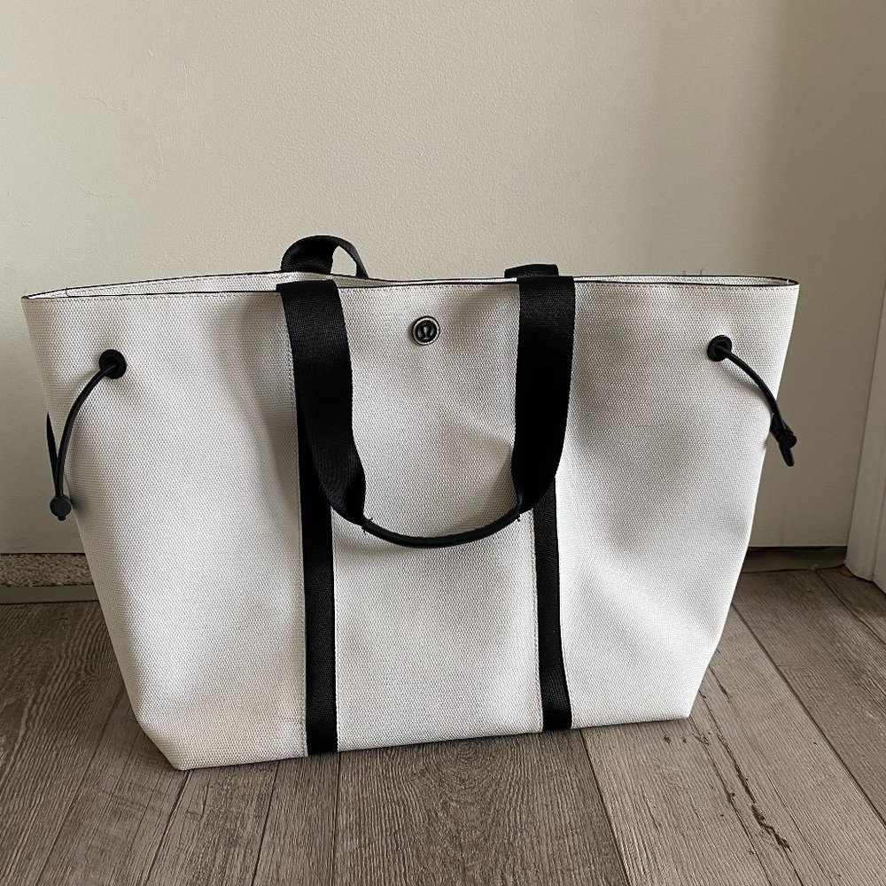 Lululemon Day Out 16L Tote Bag